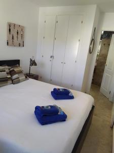 A bed or beds in a room at reina sofia 45