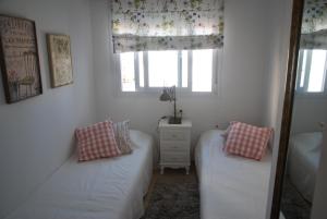 A bed or beds in a room at reina sofia 45