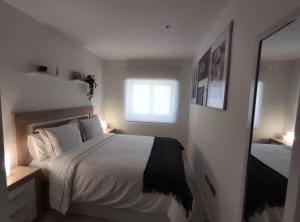 A bed or beds in a room at Apartamento en Alicante La Casa Azul