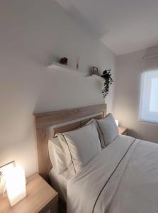 A bed or beds in a room at Apartamento en Alicante La Casa Azul