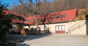 Bóbita Háza 8413 Eplény, Veszprémi út 23 kép - 2