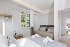 Posteľ alebo postele v izbe v ubytovaní Keano Villa, with Pool & BBQ, Ping Pong, Playground, By ThinkVilla