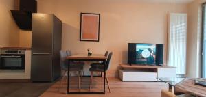 Kuchyňa alebo kuchynka v ubytovaní APARTAMENT KAZART.PL 5 CENTURM/PLAC UNII + 1 fotografia