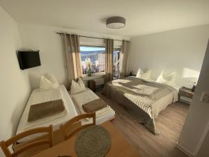 Postel nebo postele na pokoji v ubytování Pension Haus Talblick