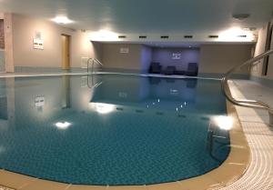 a large swimming pool in a hotel room at Fell View in Troutbeck