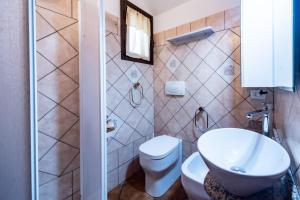 Ένα μπάνιο στο Villa Nicola +14 φωτογραφίες