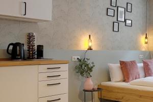 Postel nebo postele na pokoji v ubytování homie stay Julius Apartments - Iphofen