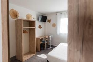 TV a/nebo společenská místnost v ubytování Hotel du Cap + 22 fotografií