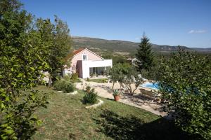 a house with a swimming pool in a yard at Three-Bedroom Holiday Home in Dabar in Dabar