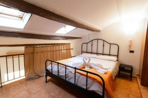 Säng eller sängar i ett rum på Trastevere four seasons Trilussa 1
