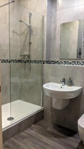 a bathroom with a shower and a sink and a toilet at #Huge Master Suite #Self check in #Very central!!! in York