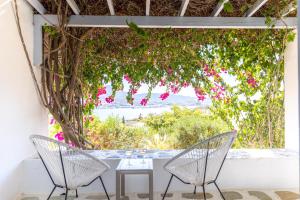 Balkón nebo terasa v ubytování Akrotiri Hotel