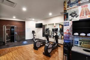 Fitness centrum a/nebo fitness zařízení v ubytování Hotel Indigo Cleveland Downtown by IHG