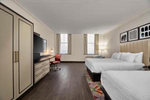 Postel nebo postele na pokoji v ubytování Hotel Indigo Cleveland Downtown by IHG