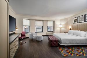 Postel nebo postele na pokoji v ubytování Hotel Indigo Cleveland Downtown by IHG