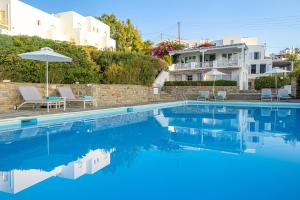 Bazén v ubytování Akrotiri Hotel nebo v jeho okolí