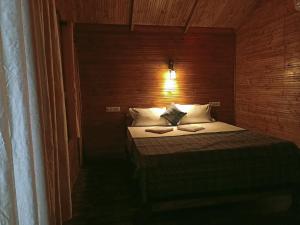 Un pat sau paturi într-o cameră la Next ta Sea