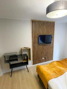 A television and/or entertainment centre at Aparts Care Balic Polanki