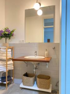 A bathroom at Hispalis Santa Catalina