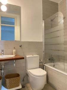 A bathroom at Hispalis Santa Catalina