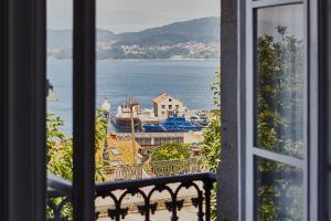 維戈的住宿－Increíbles Vistas a la Ría de Vigo! Acerca，从窗口欣赏海港景色