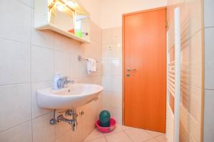 Ein Badezimmer in der Unterkunft Apartments Svarog