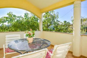 Ein Balkon oder eine Terrasse in der Unterkunft Apartments Svarog