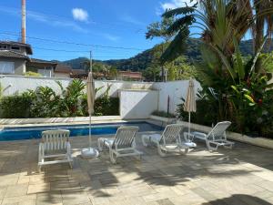 The swimming pool at or close to Juquehy Casa para Famílias em condomínio