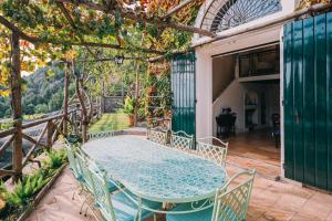 Сад в L'Olearia Luxury Country Villa in Amalfi Coast