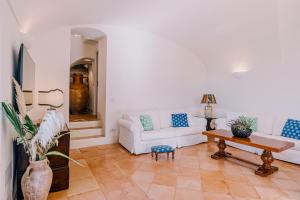 Гостиная зона в L'Olearia Luxury Country Villa in Amalfi Coast