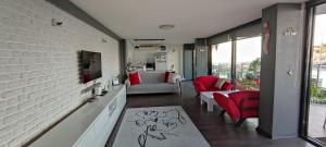 Foto da galeria de Waterfront Glass Flat em Kusadasi