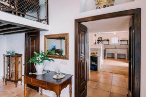 Кухня или мини-кухня в L'Olearia Luxury Country Villa in Amalfi Coast
