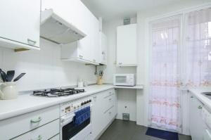 A kitchen or kitchenette at Apartments Plaza Mayor