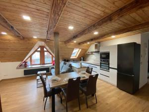 Kuchyň nebo kuchyňský kout v ubytování Yes Dream apartment