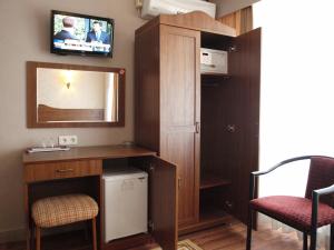 TV a/nebo společenská místnost v ubytování Hotel Nezih Istanbul