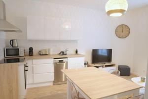 Η κουζίνα ή μικρή κουζίνα στο T3 de charme situé en hyper centre avec wifi, linge, draps, savons et serviettes fournis