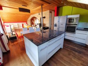Kuchyň nebo kuchyňský kout v ubytování Hotel Engelhof