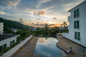 المسبح في Kata Ocean View condominium by Lofty أو بالجوار