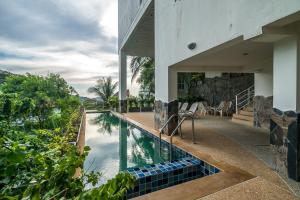 المسبح في Kata Ocean View condominium by Lofty أو بالجوار