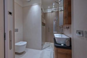 Bathroom sa CHIANTI LUXURY APARTMENTS GREVE