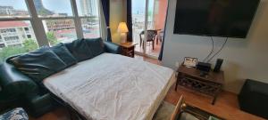 Llit o llits en una habitació de Great Family Condo with EZ Beach Access & SpaceX view Gulfview II #604