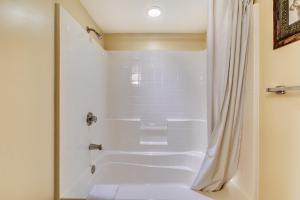 Tilghman Beach and Golf 1418 - Comfortable condo close to beach and indoor pool