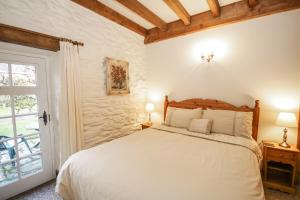 Postel nebo postele na pokoji v ubytování Royal Oak Farm Cottage