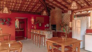 Köök või kööginurk majutusasutuses Cores do Arraial Residence Hotel