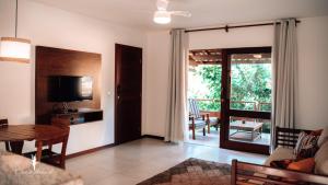 Televiisor ja/või meelelahutuskeskus majutusasutuses Cores do Arraial Residence Hotel