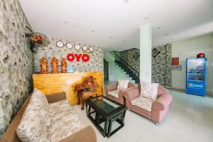 Khu vực ghế ngồi tại OYO 1117 Ngoc Lan Motel