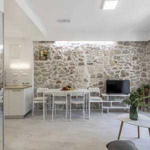 TV a/nebo společenská místnost v ubytování Luxury apartments SKALINADA near beaches, Tisno - Dalmatia