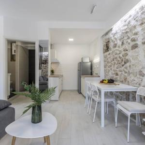 Kuchyň nebo kuchyňský kout v ubytování Luxury apartments SKALINADA near beaches, Tisno - Dalmatia