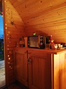 a kitchen with a microwave and a counter in a cabin at Sunny Mount Glamping Pod in Long Marton