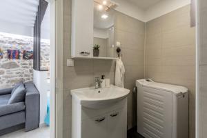 Koupelna v ubytování Luxury apartments SKALINADA near beaches, Tisno - Dalmatia + 37 fotografií
